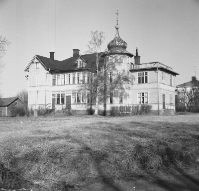 Ringvägen 

Dok.110512/KG

"Högalid" Ringvägen 15, febr. 1974 ägare var V-by stad. Ägare först Alma Svensson (Kv. Granen 10). T.E