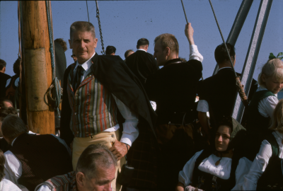 Båttur med gästande folkdansare på "Ringskär"

090506/KG