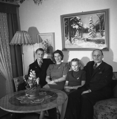 Folke Nilsson med familj 

Dok.111101/KG