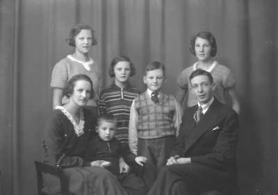 Målare Andersson med familj



Dok.080710/RS