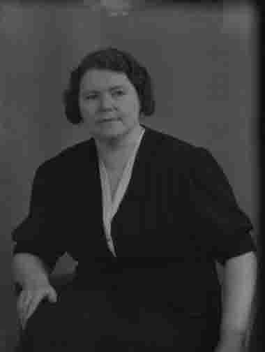 Dok.080402/RS

Astrid Sandström född 1902 i Falun.   
Sandström Café, Vimmerby
Innehavare.

Dok.090109/SJ