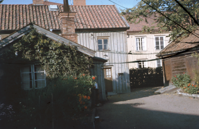 Bakgård 

090420/KG