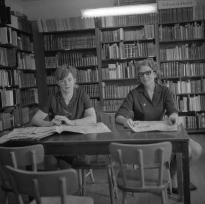 Stadsbiblioteket
Brita Jägarback, Lizzie Lindersson.

Dok.110224/KG