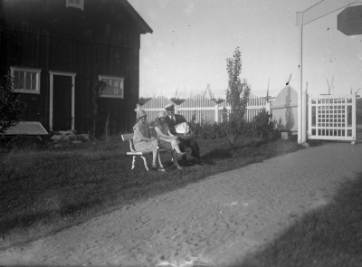 Gäster vid ingången till Krönbadens Pensionat.



Dok.070817/RS