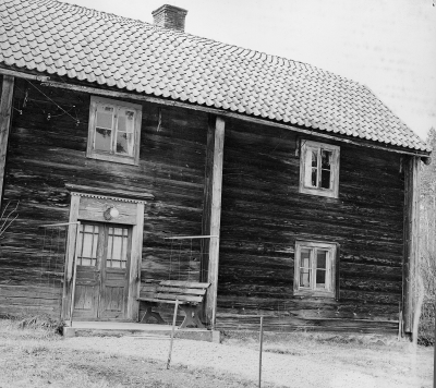 Mangårdsbyggnaden vid Ösjöfors pappersbruk.  Renoverades 1973-74