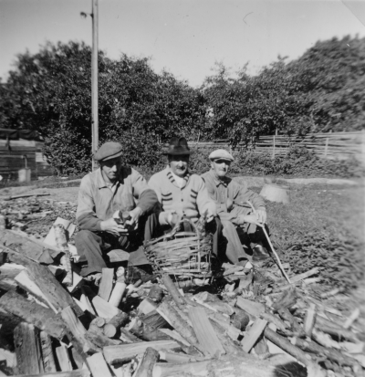 Från vänster: Alrik Andersson Gebo. Hjalmar Karlsson Gebo. August Andersson Gebo ( fader till Alrik A. )