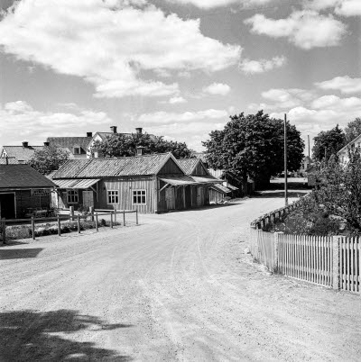 Möbel & Likkistaffär
Köttbesiktningsbyrån 
Stolpes stuga
" Maffens " stuga

