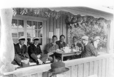 Från vänster  1. Ragnar Ax, snickare  2. Karl OssoWicki, t ypograf Västervik   3. Erik Holm, bagare ( "Tjålet" )  4. Åke Ängqvist, Storebro sedan Pelarne  5 Valter Stockius, kontorist på systembolaget, sedan Västervik.  