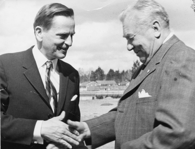 Olof Palme och Hugo Stenberg vid Idrottshallens invigning 1968. 