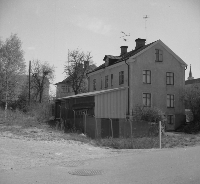 Västra Tullportsgatan

Byggnaderna vid Västra Tullportsgatan. Närmast Torsborg, V. Tullportsgatan 9.  1974. T.E.

Dok.110411/KG

