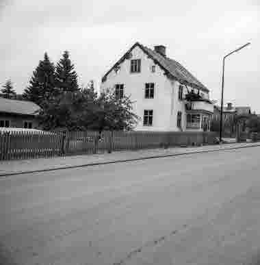 Barnbespisningen vid Astrid Lindgrens skola rivs
Fastigheten Lundagård på Kungsgatan strax ovanför AL skolan. Huset innehöll skolan matbespisning

Dok.110221/KG