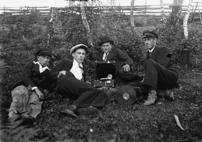 Hällebacka

Många av bilderna i mappen Hällebacka kan lika gärna vara tagna kring Lidhem Locknevi.