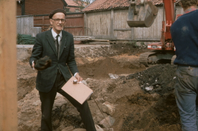 Arkeolog 
grävningsarbete brandrester

090409/KG