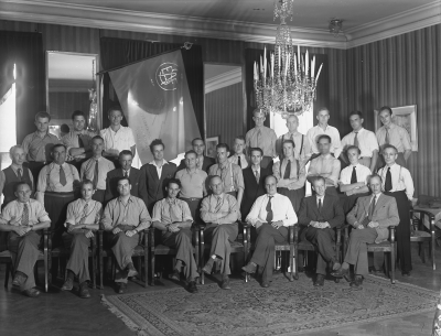 1. Olle Werngren 2. montör Larsson ?

Svenska Elektriska ? Vimmerby bildat 1929 