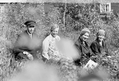 Hällebacka 

Många av bilderna i mappen Hällebacka kan lika gärna vara tagna kring Lidhem Locknevi.