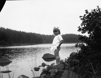 Elsa Blomberg vid Knabbarpsjön
År 1918
