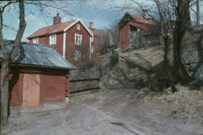Bebyggelse mellan Stångågatan och järnvägen
Byggt i terrasser

090415/KG