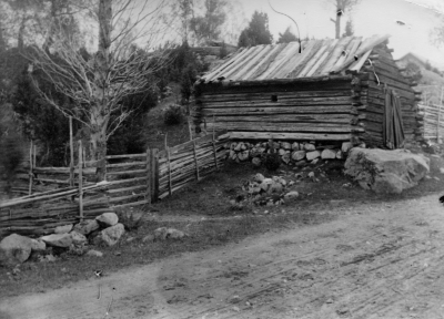 Smedja vid Västra Grinderum ägare J.A. Johansson.      