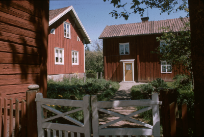 Hus trädgård 

090518/KG