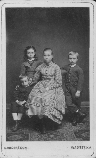 Syskonen Aron, Eva och Ivar Hässler  samt Anna Hässler.