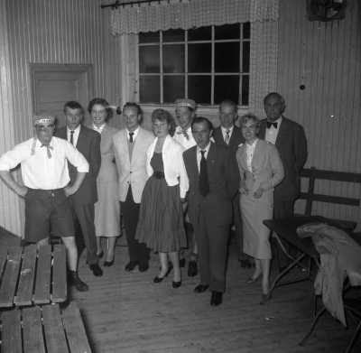 Frödingerevyn
från vänster ? Bernt Lind, Iris Thorstensson, Sievert Andersson, ?  Nils Krantz, Eric Carlgren, Bengt Pettersson, Marja Jonssson, Aron Nilsson

Dok.110530/KG