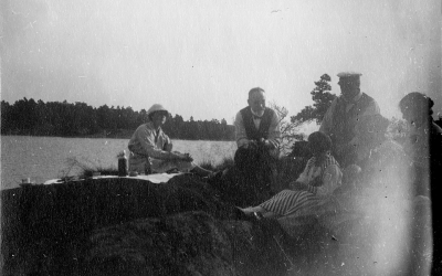 Utflykt i Västerviks skärgård
Stina Lindberg ?, Johan ?, Ruben ?., m. fl.
Dok.090626/SJ