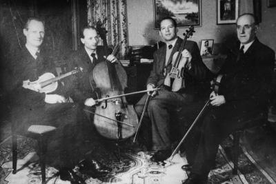 Från vänster 1. Willy Carlsson snickare, 2. Gösta Eriksson radioelektriker, 3. Ture Grönkvist frisör, 4. Theodor Gustavsson snickare.  
