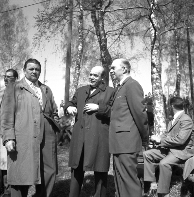 Första maj

Från vänster: 1. Tore Lundgren 2. ? 3. Sven Källström 

Dok.110531/KG