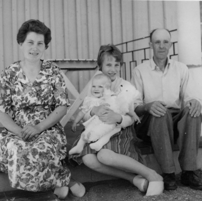 Lantbrukare Martin Svensson med familj, Djursdala.  