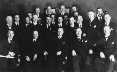 Vimmerby Manskör  1. Harry Karlsson snickare, 2. Theodor Gustafsson snickare, 3. Eskil Holst ( drunknade)  , 4. Sven Ericsson snickare, 5. Karlsson polis, 6. Thure Hammargren urmakare, 7. Stig Weiler speditör, Göteborg, 8. Einar Karlsson skomakare, 9. Harald Nilsson affärsbiträde, 10. Willy Karlsson snickare, 
11. Hardy Dahlin elektriker, 12. Tage Köhler verkmästare, 13. John Eriksson snickare, 14. Sven Ringholm tapetserare, 15. T. Nyberg massör, 
16. Tage Johansson ( Gadden ), 17. Holst ( Plutten ) målare, 18. Rickard Olsson  målare, 19. Nyström ingenjör, 20. Folke Holler skulptör, 2.1 Ture Grönqvist, frisör, 22. Oscar Johansson tapetserare, 23. Ragnar Odevall borgmästare, 24. Gunnar Söderberg dirigent, lärare, 25. Gustaf Andstedt polis. 