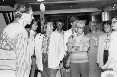 Kulturnämnden ser på Skor & Läderhuset kvarteret  Näktergalen  1. Gertove Gustafsson  2. Monica Beijer  3. Vivianne Wallerstedt  4. Sture Nilsson  5. Karin Molander  6. ?  7. Margareta Wellet  8. Berit Gunnarsson  9. Maggi Ottander.     