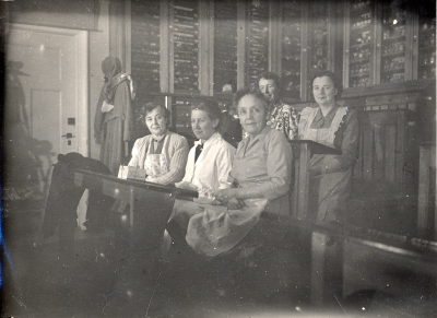 Ljusstöpning på Kemikum
Fruarna Åborg, Carlson, Wahlberg, Nylund och Wärn

Dok.090702/SJ