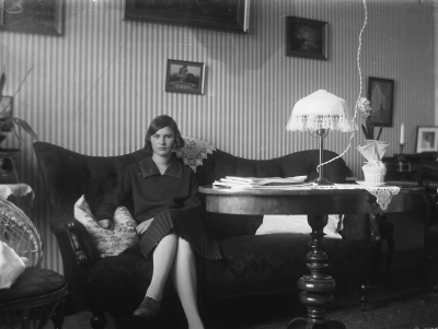 Elsa Blomberg ( född Hallberg )
Hos Beda Forsell Storgatan 5
1927