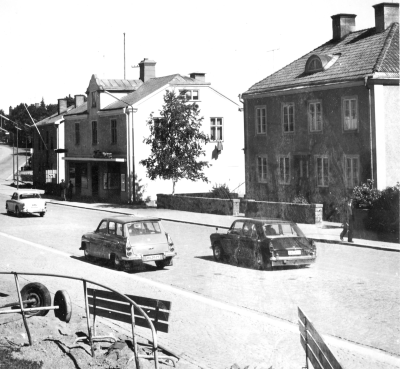 Storgatan. Biografen Terassen i mitten. Till höger Skogvaktare Svenssons 1960-talet.   T.E.