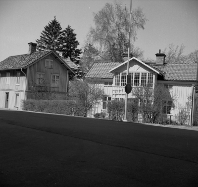 Rönnbärsgatan
Systrarna Greta, Märta och Lisa Rundqvists hus

Dok.110217/KG

Rundqvists begravningsbyrå Rönnbärsgatan 3, 1974. T.E.