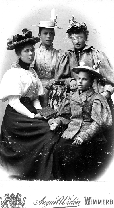 1: Hilda Fagerholm 1875-1939, syster till Elsa, 2. Ellen Währnborg, 3. Anna Barkman, 4. Ingeborg Forssell