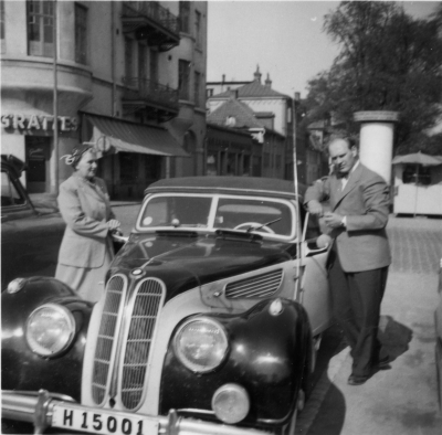 Greta och Nicke (nils) Nicander, vid Ingemar Tejles BMW.