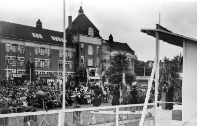 Utställning
1953    T.E.