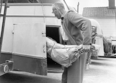 Busstationen vid Stångågatan lastning av gods

Dok.100528/KG