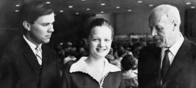Musikuppvisning.  Från vänster  1. Arne Hjertberg musiklärare, 2. Birgita  Runborg, 3. Ernst Rundgren Musik.      