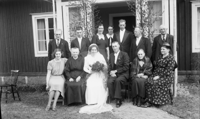 Nr:2.Axel Myren, 3.Adina Nilsson, 5.Martin Nilsson, 6.Albert Oskar Svensson, 8.Svea Jonsson, född Myren, 9.Hilma Myren, 10.Nanny, född Myren, 11.Paul Svensson, 12.Anna Svensson.

Uppgiftslämnare: Karin Pettersson, Frödinge 030212

Dok.090216/SJ