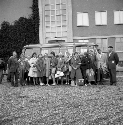 Folkdanslagets ( annan uppgift: Föreningen Norden ) vänortsbesök i Skaerbeck 
Nr 8 från vänster Ann-Katrin Lindersson 
Nr 6 från höger Siv Wangenborg
På bilden finns också Karin Waern, Lena Almström, Bo Eriksson, Chatarina Widén, Roland Waern, Elon Waern 

Dok.110520/KG