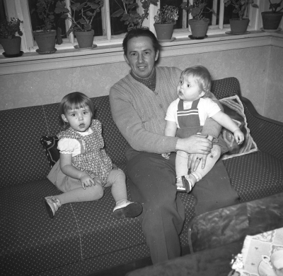Oscarsson med familj

Dok.110210/KG