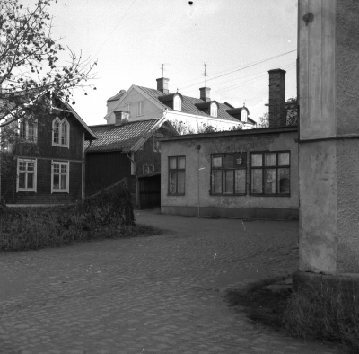 Sevedegatan

Gården Sevedegatan 25. 1930 talet var där kafé, innehavare Dennertain, sedan Vienerkaféet revs på 1970-talet. T.E

Dok.110513/KG