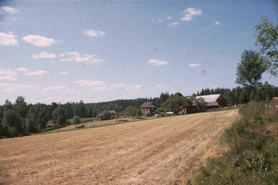Gården Lövskogen som ligger på vägen mellan Orremåla och Gryssebo


090518/KG
