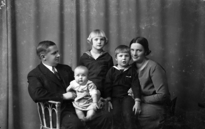 Landsfiskal Harald Klette, med familj.



Dok.070906/RS