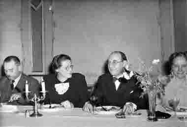 Från vänster  1. Ebbe Ängqvist, överlärare och kantor. 2. Francis Ängqvist, lärare. 3. Herbert Malmfeldt, polischef 4 Lisa Beijer, fru ( gift med Folke Beijer ). 