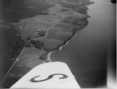Flygfoto över Vennebjörke omkr. 1962. Orginalkort finns ej.      Okänd