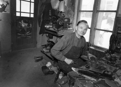Karlsson på fatet
Skomakare i arbete