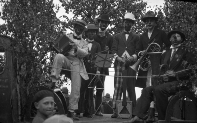 Firande av Barnens dag
Musikanter på lastbilsflak